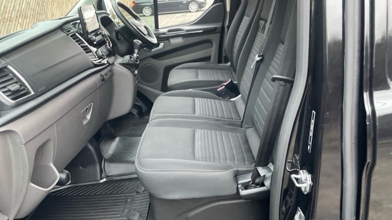 Ford Transit Custom 300 L2 Diesel Fwd 2.0 EcoBlue 170ps Low Roof Limited Van